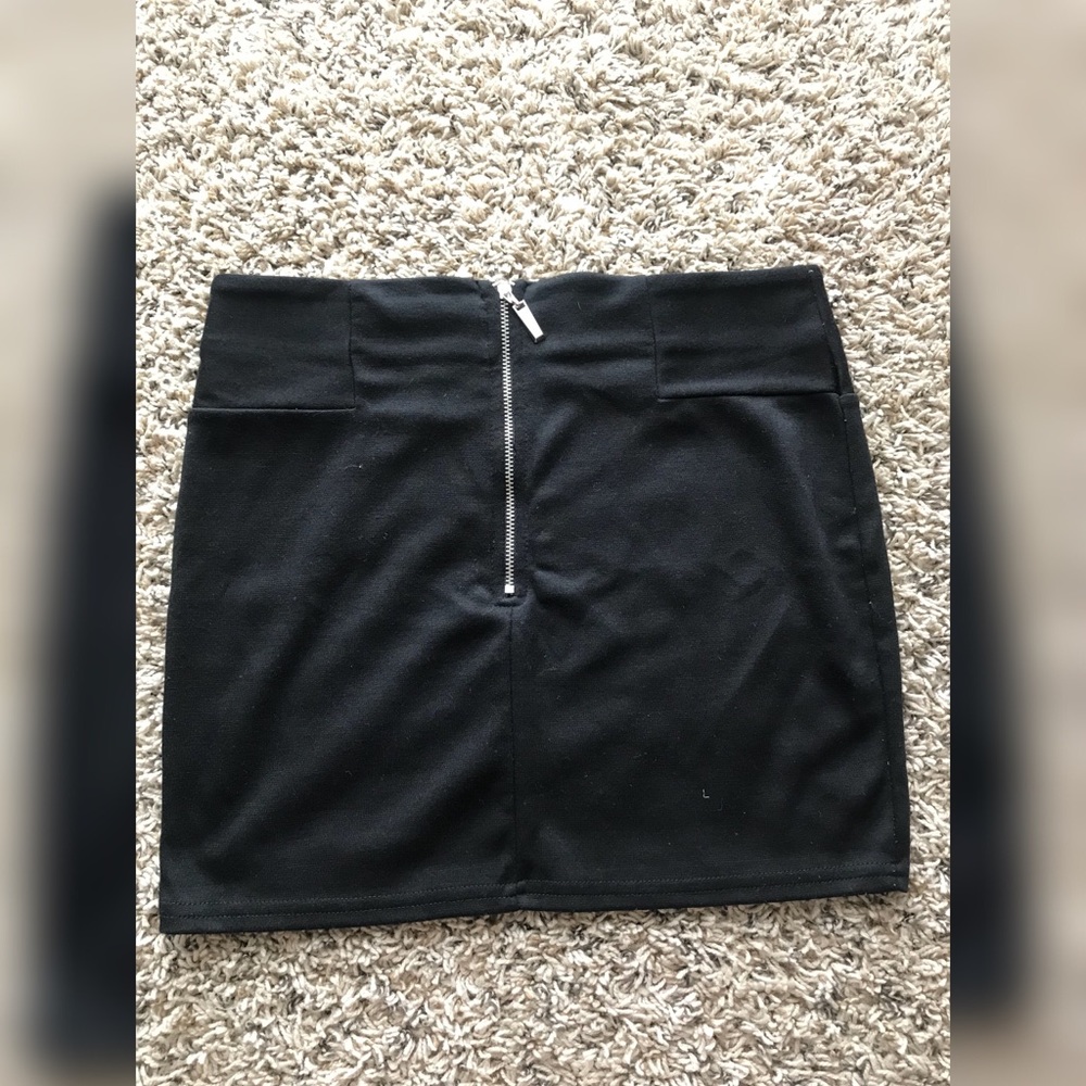 Mini skirts - Picture 4 of 6